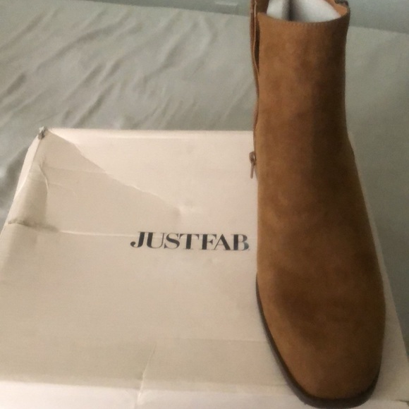 Beautiful brown ankle boots for sale, never been worn. - Picture 4 of 4